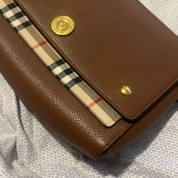 Burberry Note Shoulder Bag - Picture 4 of 13